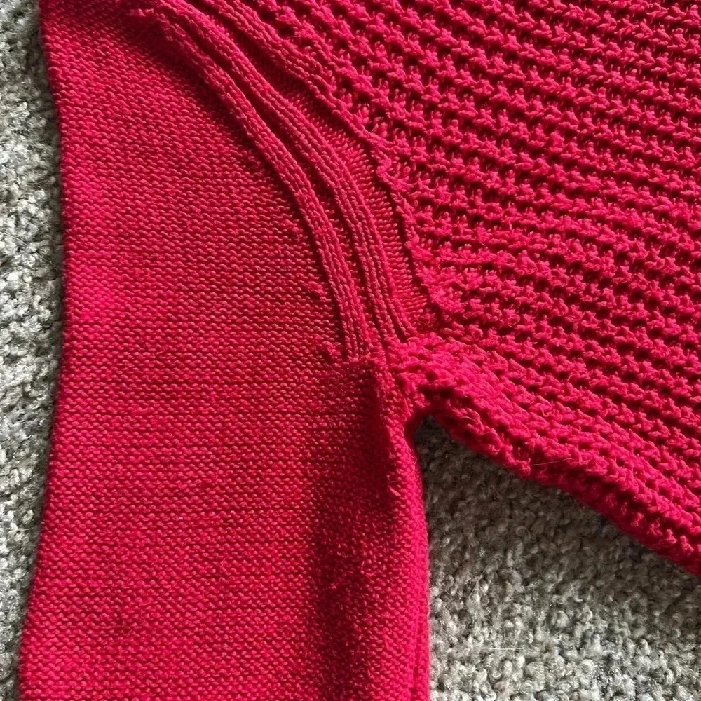 DKNY RED V NECK KNIT SWEATER SIZE MEDIUM - Picture 9 of 13